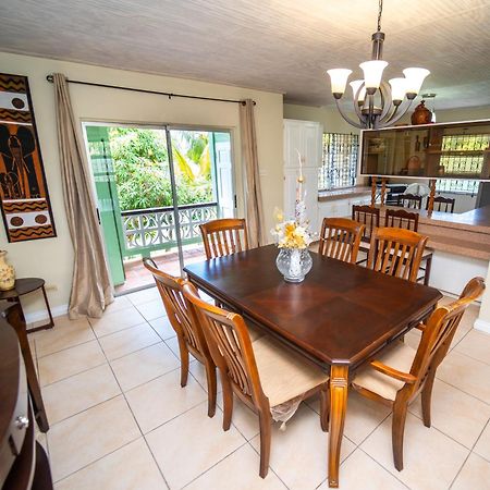 Spacious 3-Bedroom Home - Regency Park Bridgetown Buitenkant foto