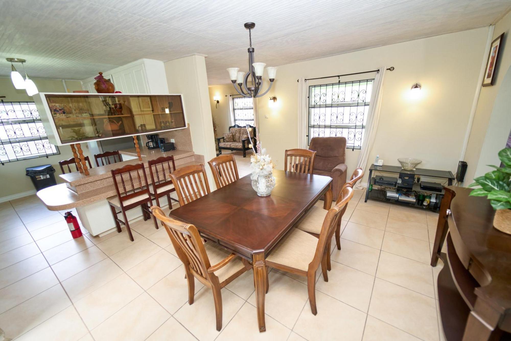 Spacious 3-Bedroom Home - Regency Park Bridgetown Buitenkant foto