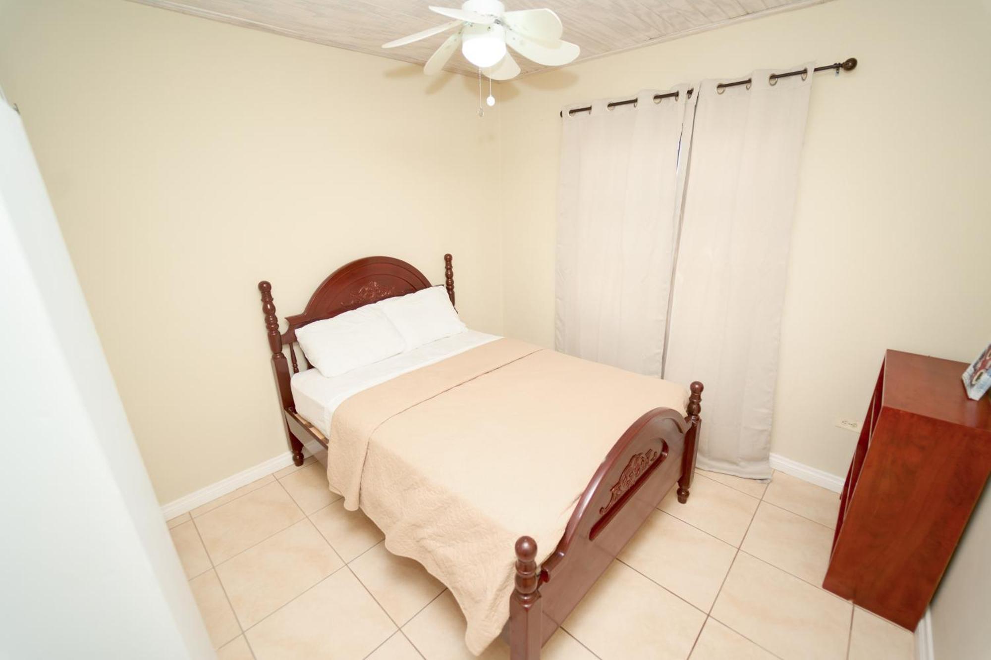 Spacious 3-Bedroom Home - Regency Park Bridgetown Buitenkant foto