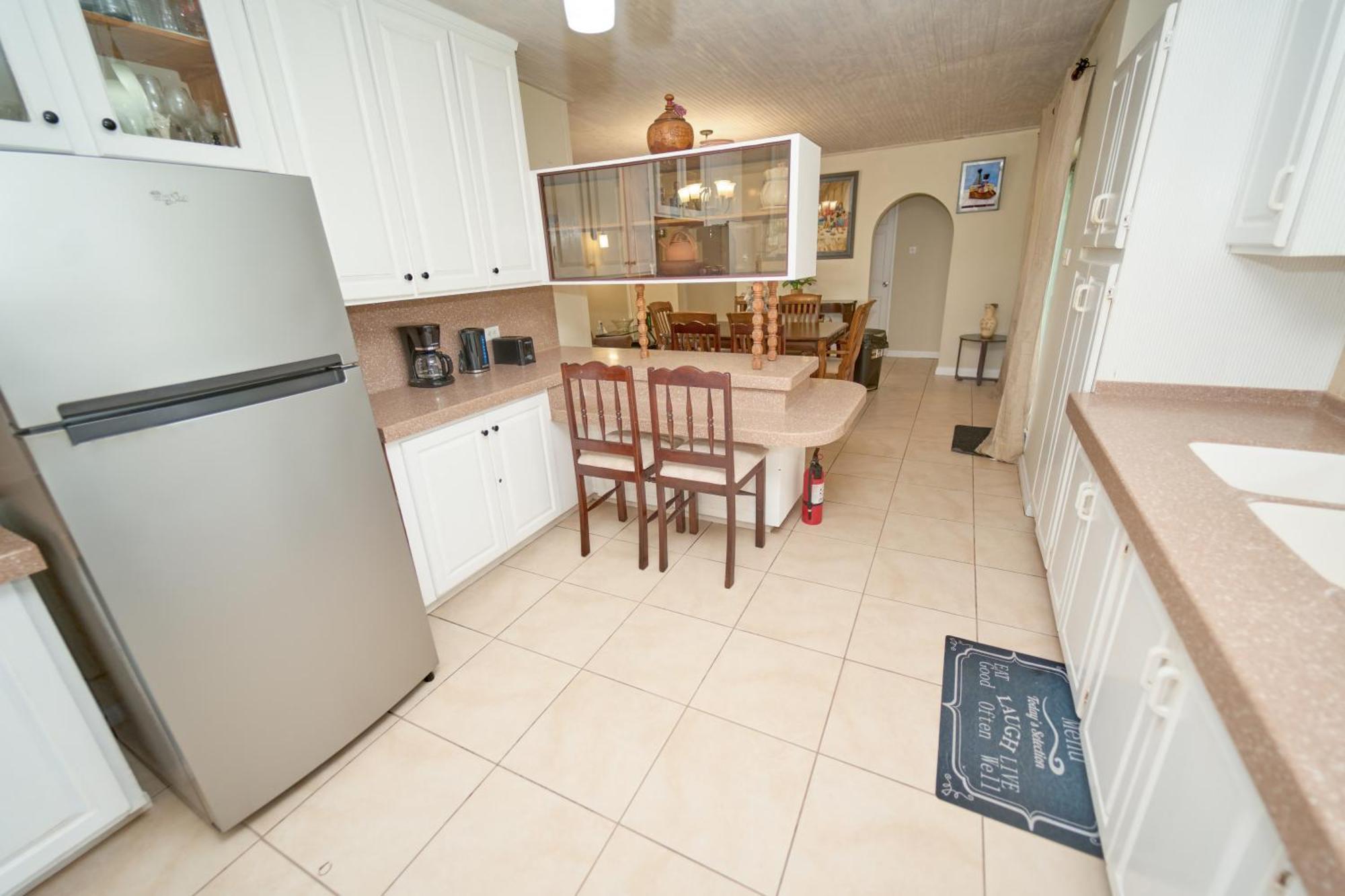 Spacious 3-Bedroom Home - Regency Park Bridgetown Buitenkant foto