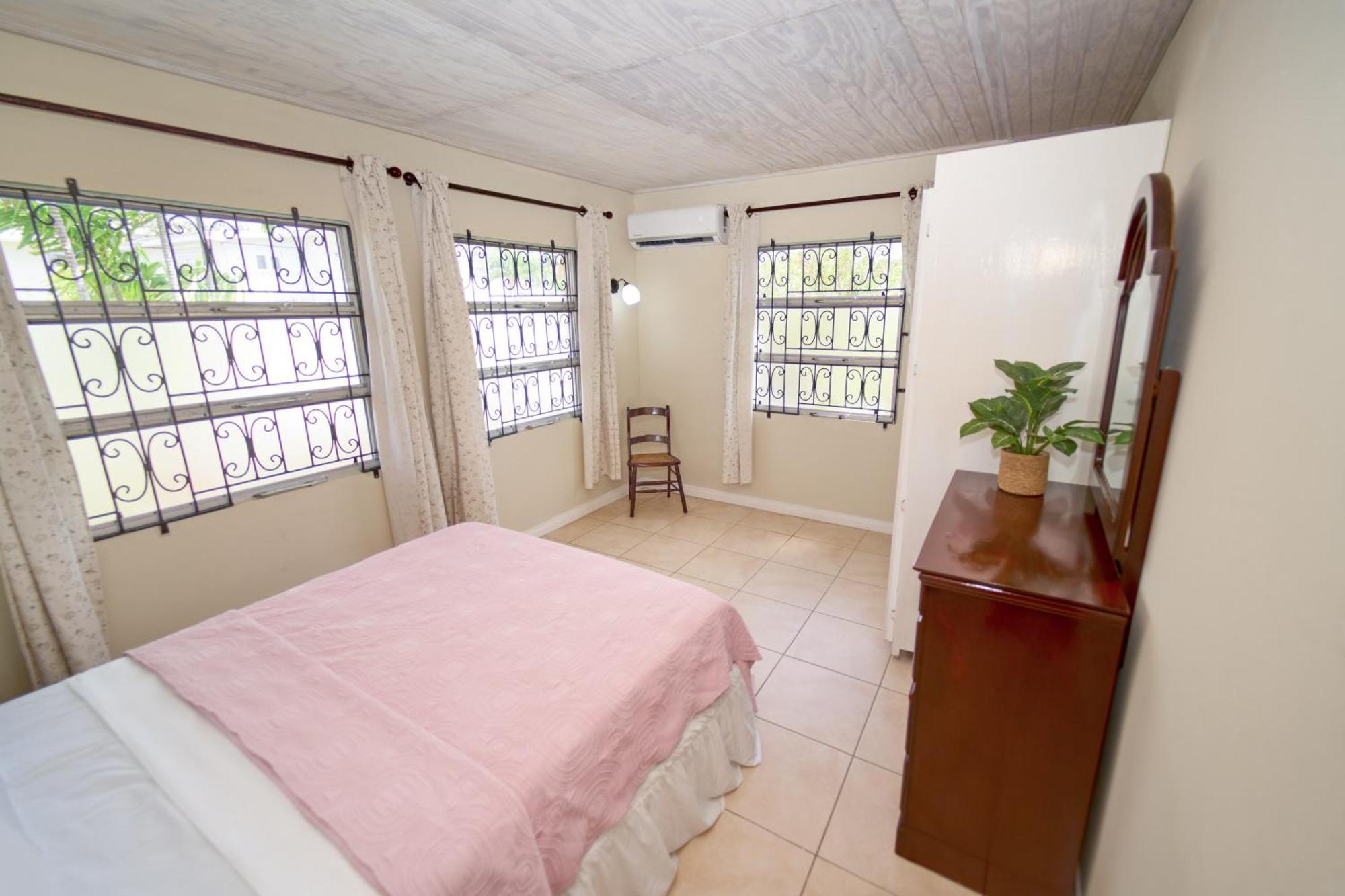 Spacious 3-Bedroom Home - Regency Park Bridgetown Buitenkant foto