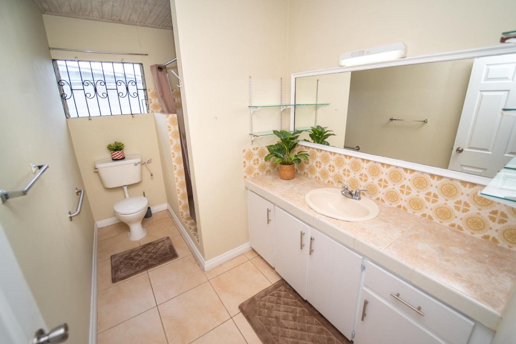 Spacious 3-Bedroom Home - Regency Park Bridgetown Buitenkant foto