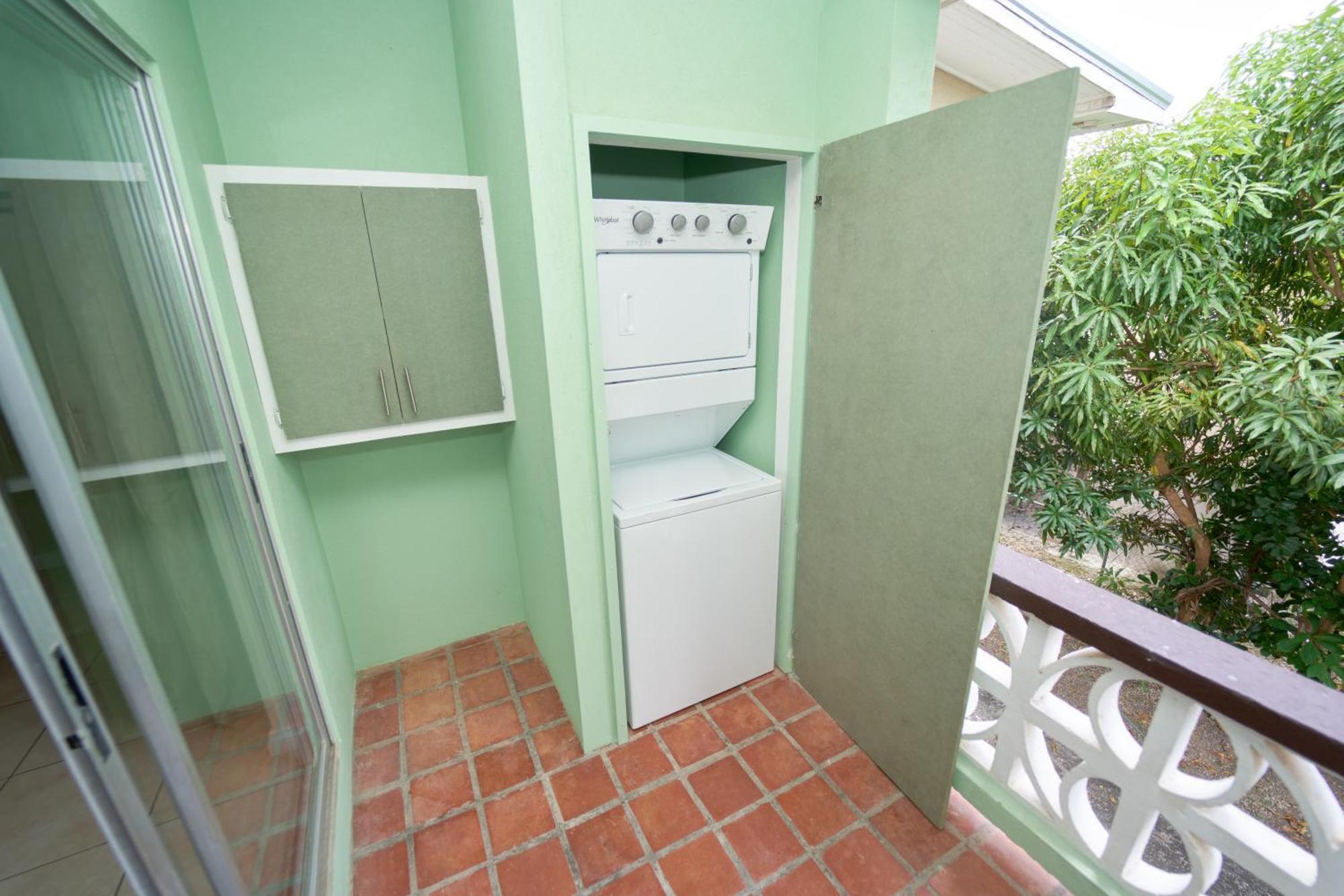 Spacious 3-Bedroom Home - Regency Park Bridgetown Buitenkant foto
