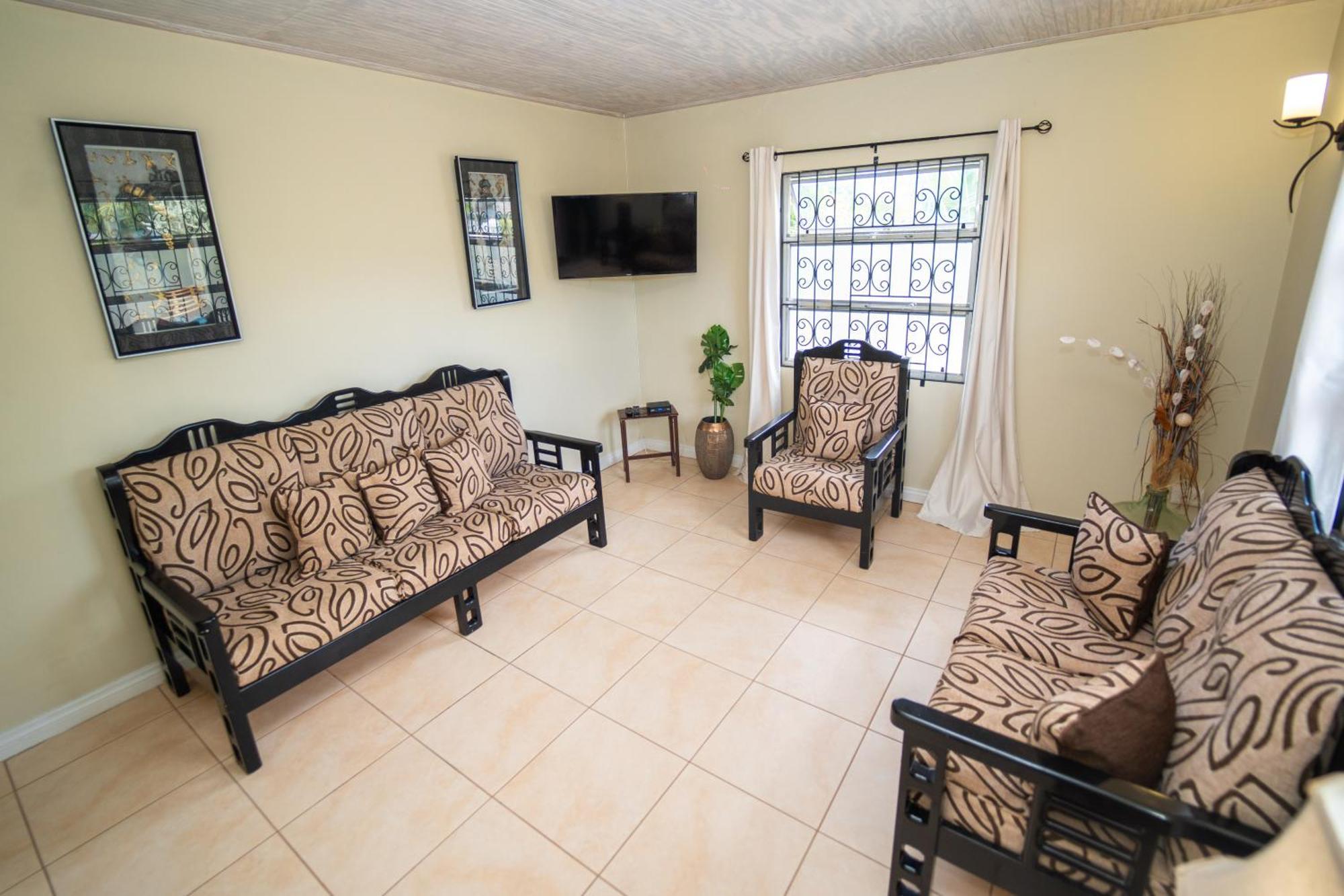 Spacious 3-Bedroom Home - Regency Park Bridgetown Buitenkant foto